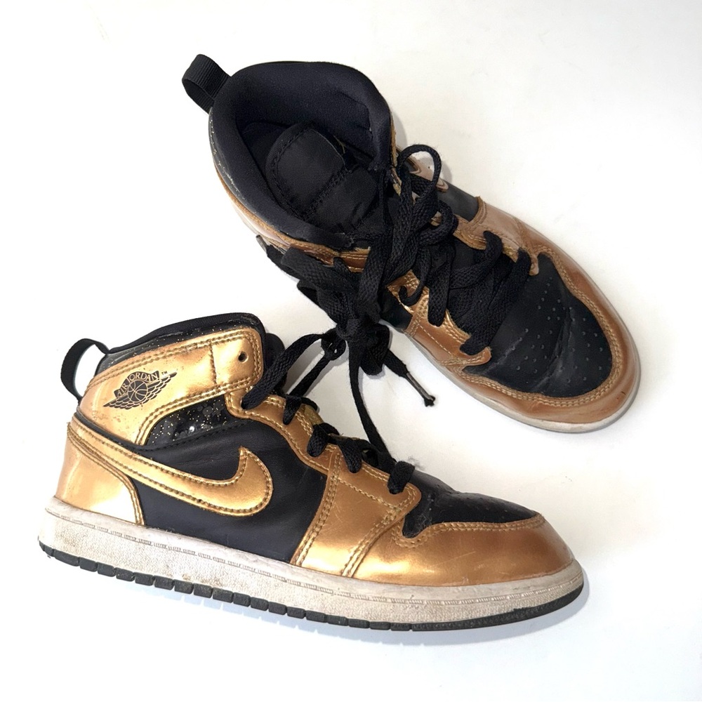 NIKE Jordan 1 Mid SE Boys 3 Black Metallic Gold Lace Up Sneakers *95